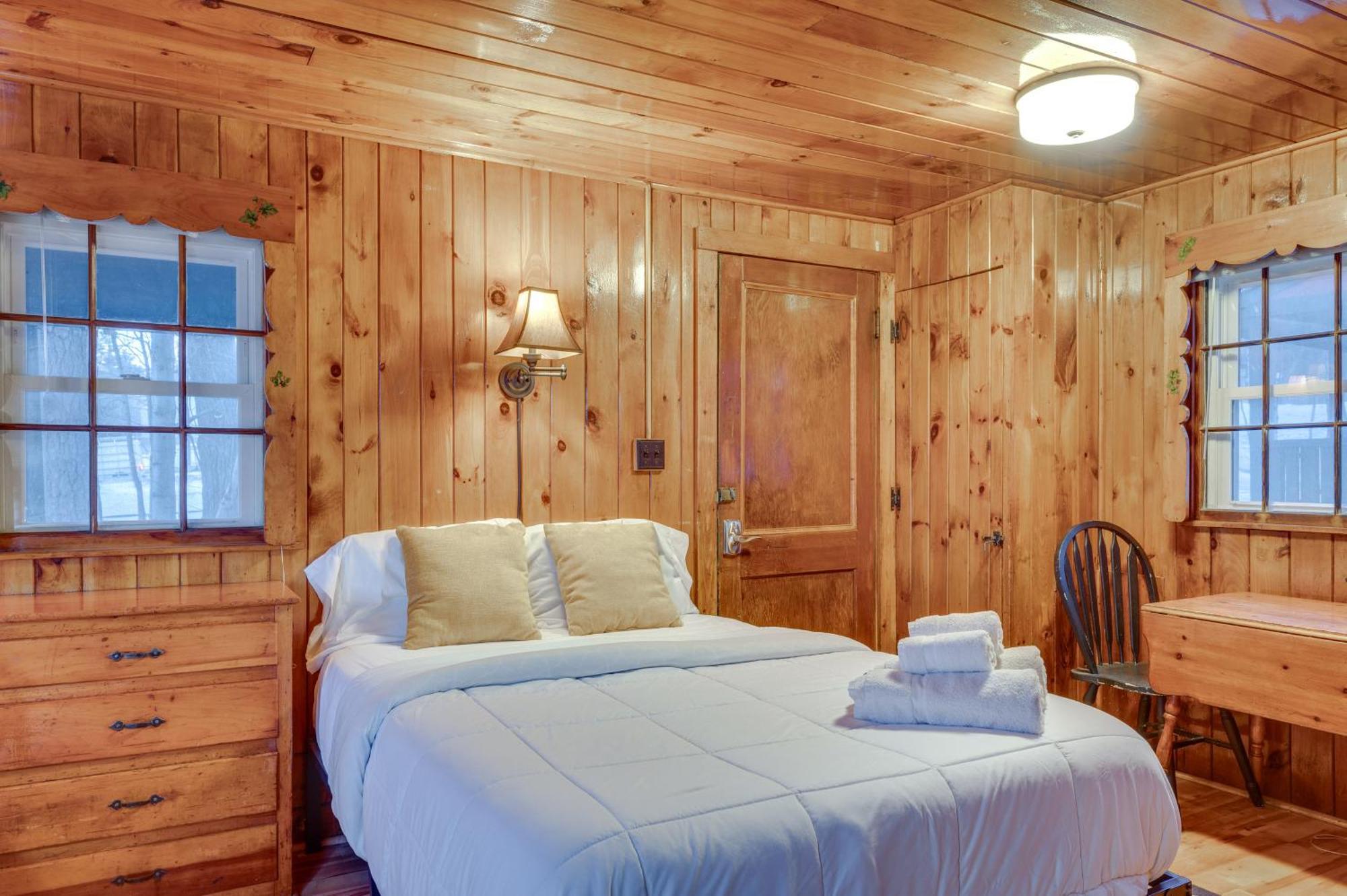 Appartement Cozy Laconia Studio With Pool Access - 2 Mi To Lake! Extérieur photo