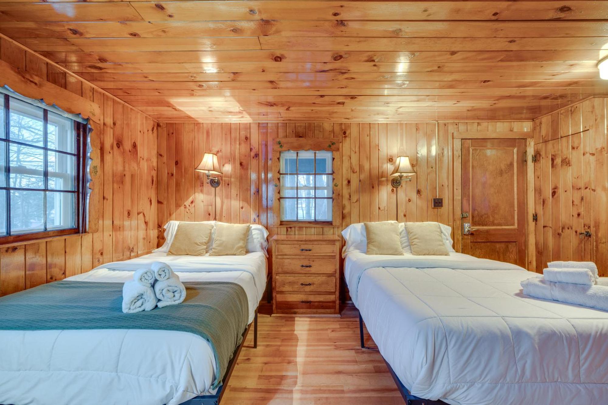 Appartement Cozy Laconia Studio With Pool Access - 2 Mi To Lake! Extérieur photo