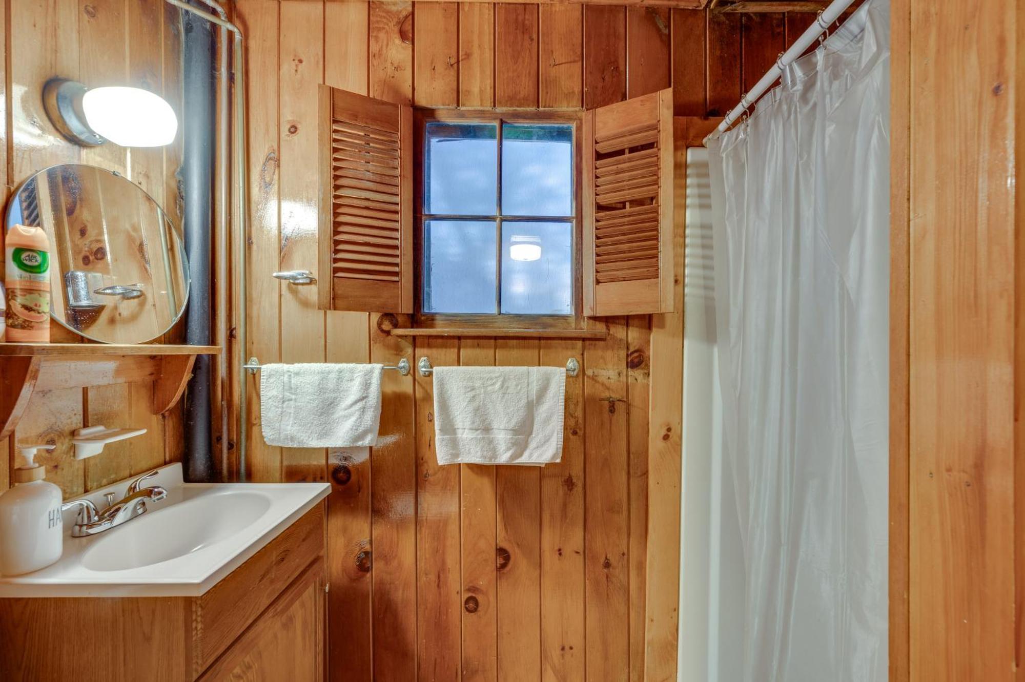 Appartement Cozy Laconia Studio With Pool Access - 2 Mi To Lake! Extérieur photo