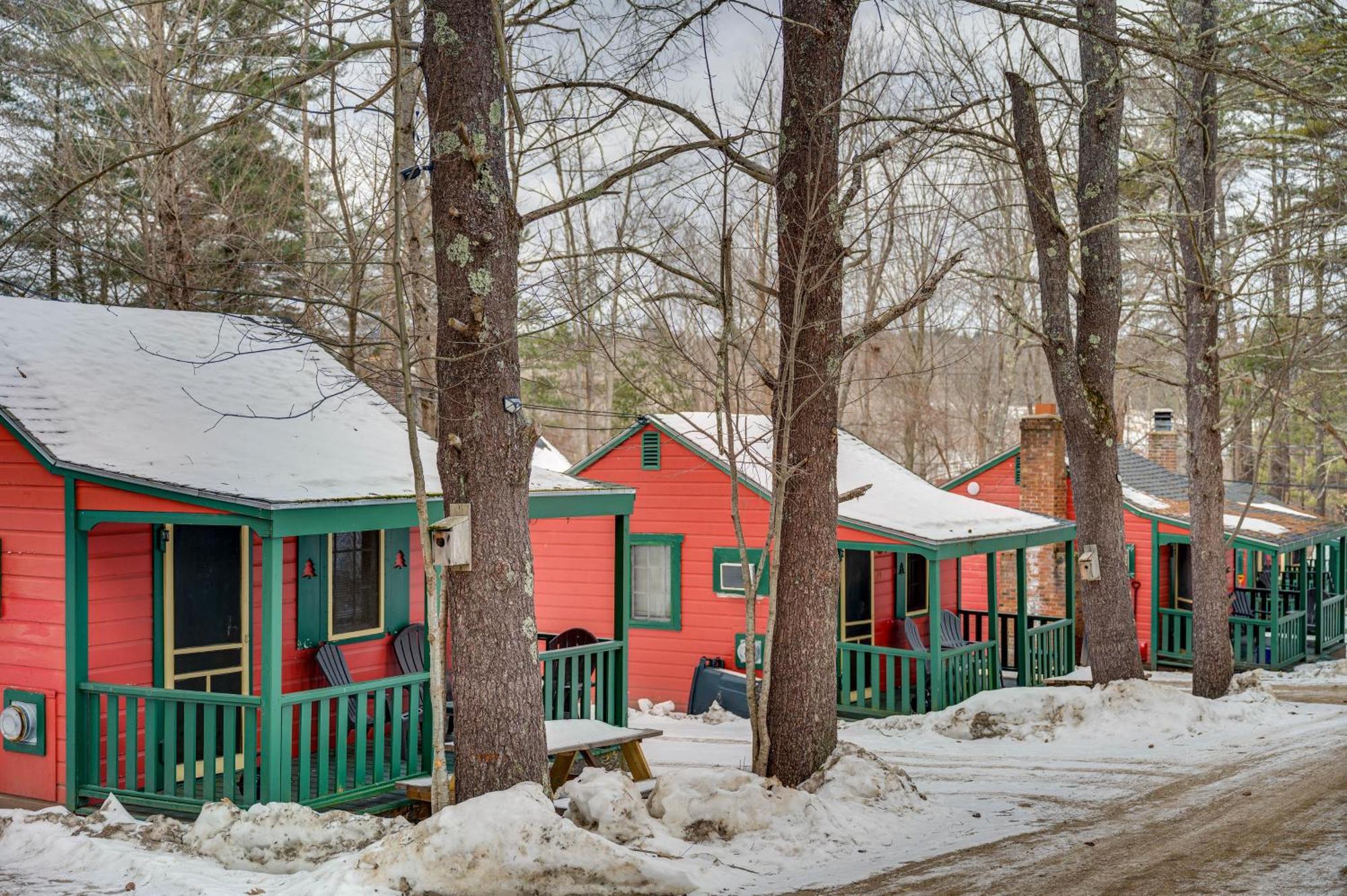 Appartement Cozy Laconia Studio With Pool Access - 2 Mi To Lake! Extérieur photo
