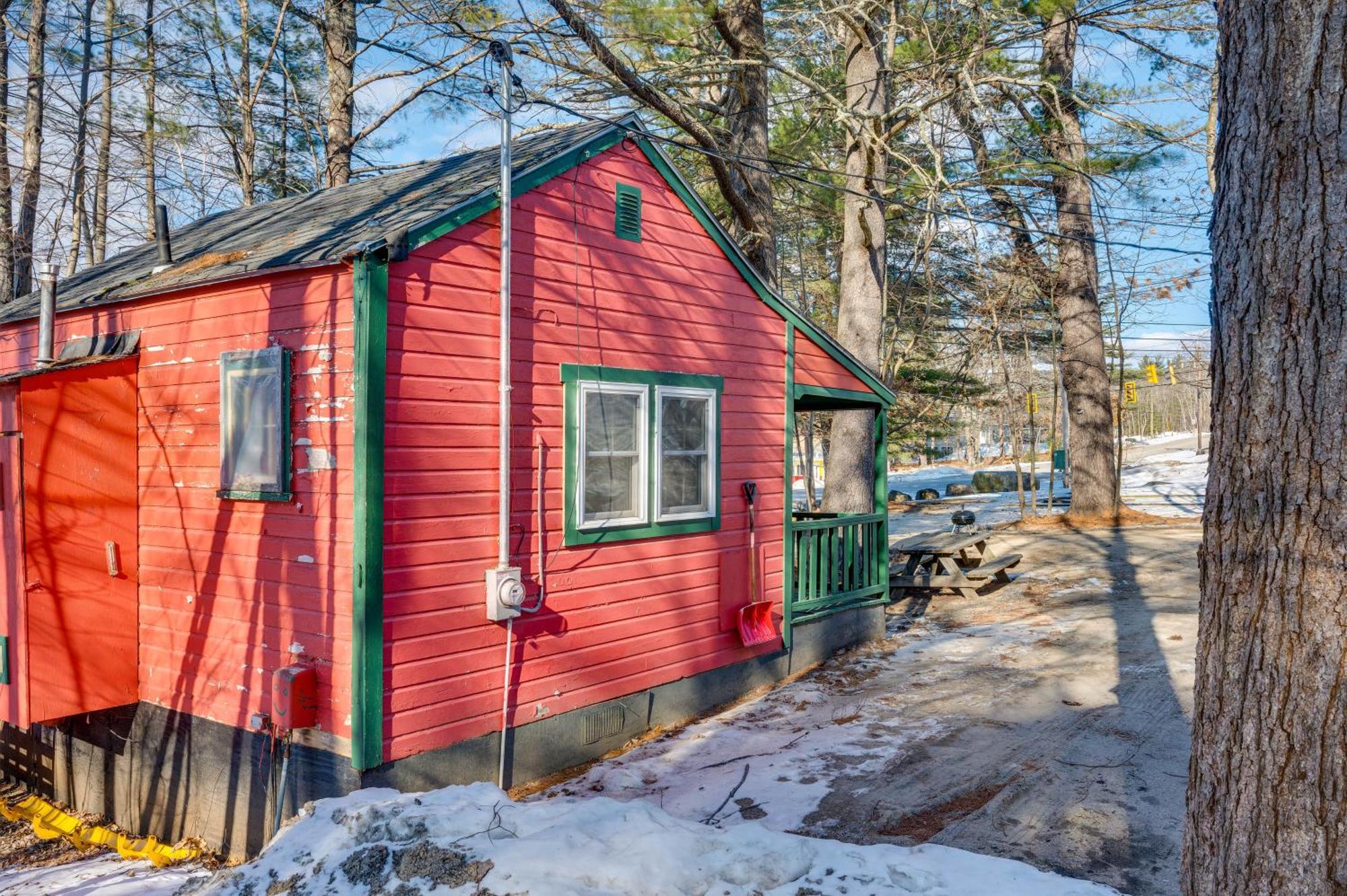 Appartement Cozy Laconia Studio With Pool Access - 2 Mi To Lake! Extérieur photo